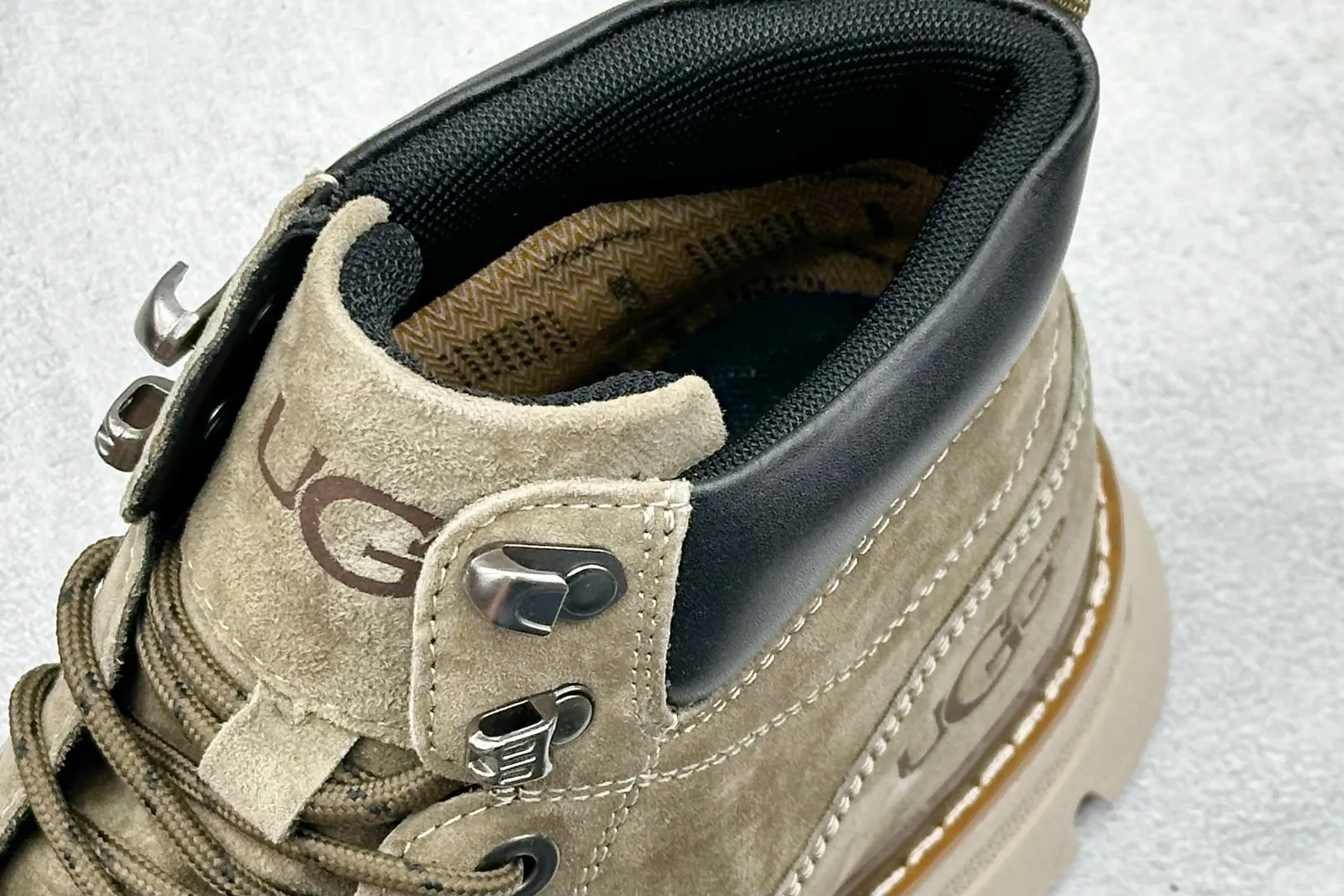 🐲💰 600 support store opening UGG 2025 autumn and winter new men's mid-cut casual Martin boots series #Guangdong Dachang quality 25ss autumn and winter new style fashion trend matching The fabric is imported from Italy frosted cowhide. The whole shoe is made of genuine cowhide material, from the outsole to the hardware, all made from OEM raw materials. Good products do not kill pigs. The quality of the first order is strictly controlled. The full set of official website unified packaging. This winter's cold-proof outdoor products, daily casual matching A must-have for stylish men‼ American affordable luxury brand [UGG] Tasman Weather Hybrid Tasman hybrid series mid-top lightweight casual Martin boots" Size: 39-44 (one size larger than sports shoes)
